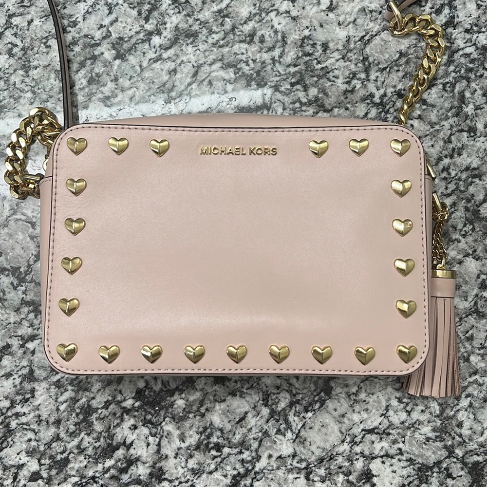 Micheal Kors purse, worn still in new condition